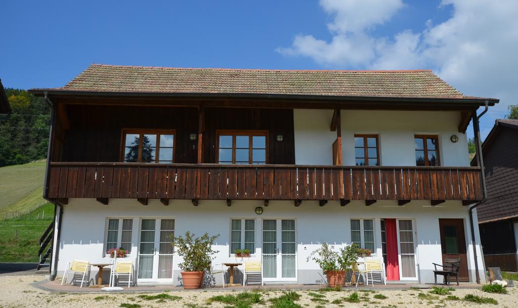 Miramont Horse Trekking Hostel Saicourt エクステリア 写真